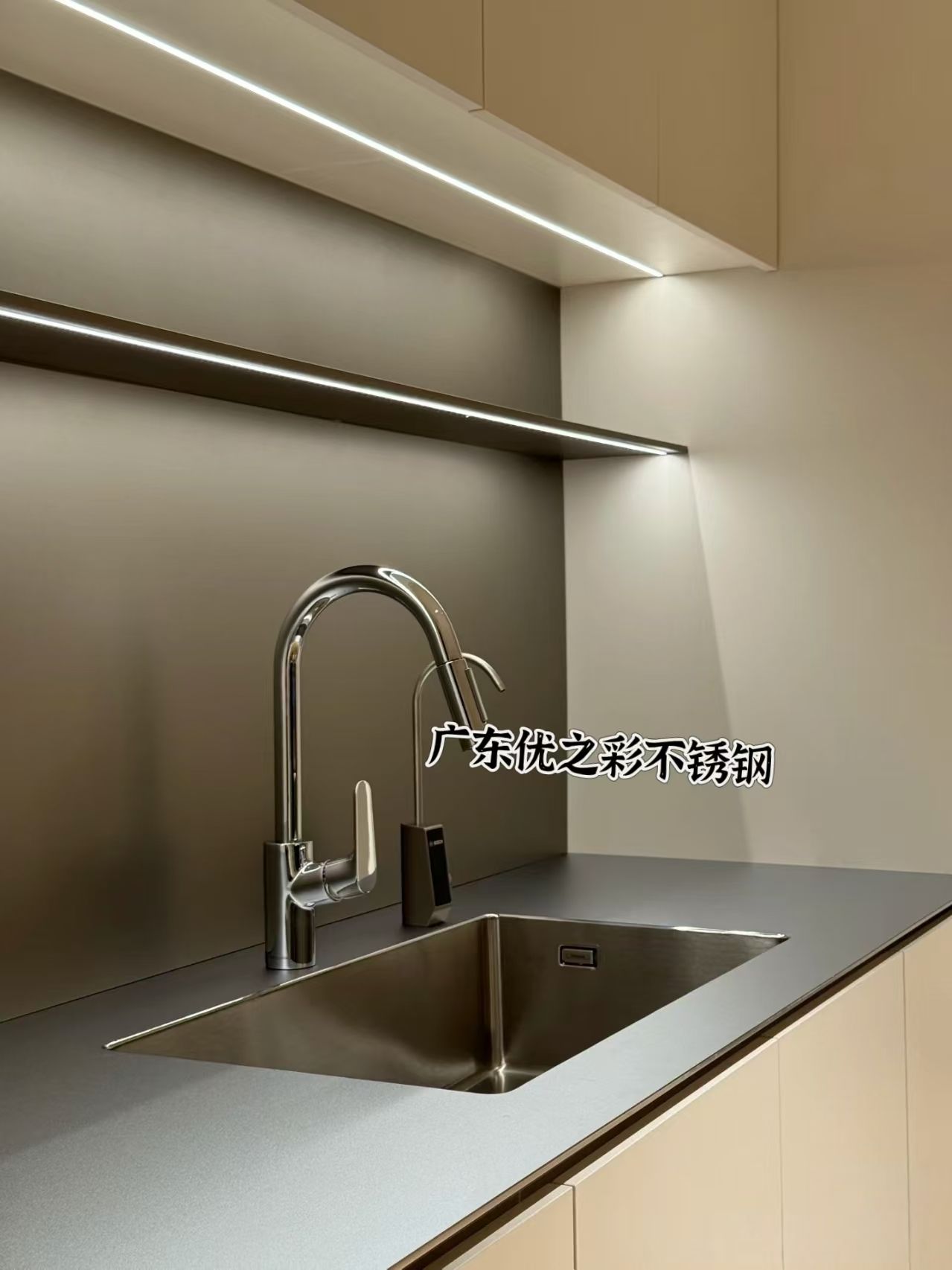 “廚房臺(tái)面選不銹鋼？一篇文章告訴你它有多強(qiáng)！”